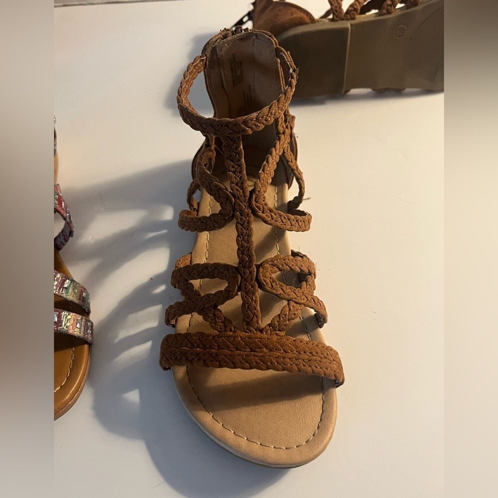 Set of 2 Pairs Girls Youth Size 2 Boho Strap Gladiator Sandals Shoes Footwear - Picture 15 of 16